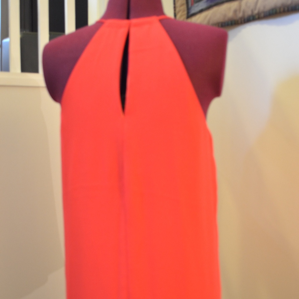 Express Tank Top - Picture 2 of 4